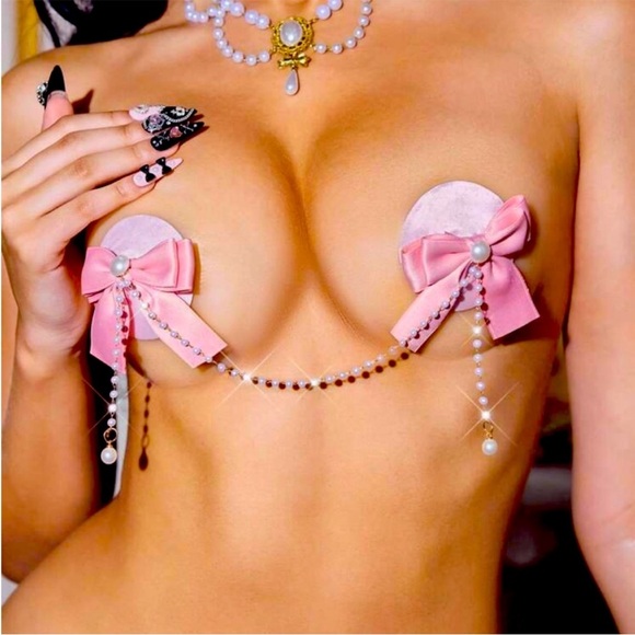 Pink Floral Lace Cut Out Bra, Thong & Garter
Lingerie Set - Picture 13 of 16